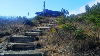 山頂の避難小屋