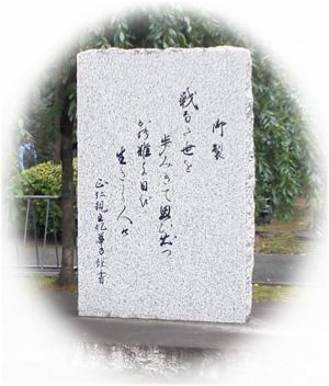 䐻