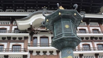 zO啧
