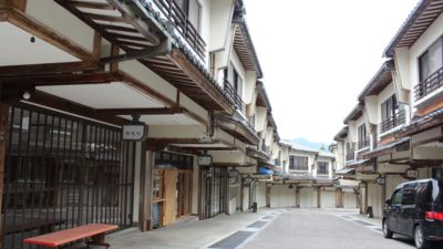 zO啧